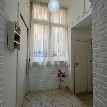 Apartment House Of Wonders *